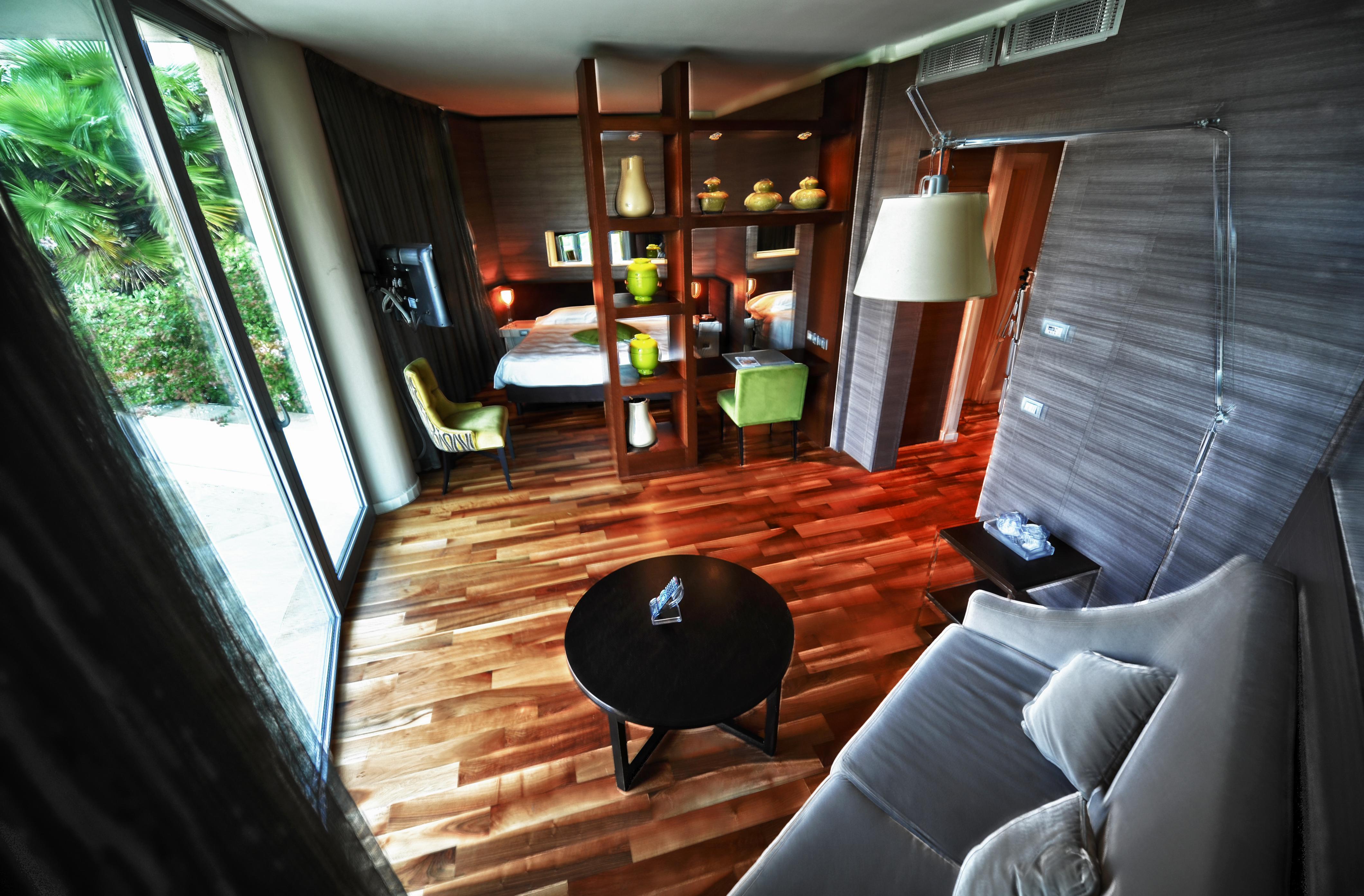 Pisa Tower Plaza Otel Dış mekan fotoğraf A room at the hotel