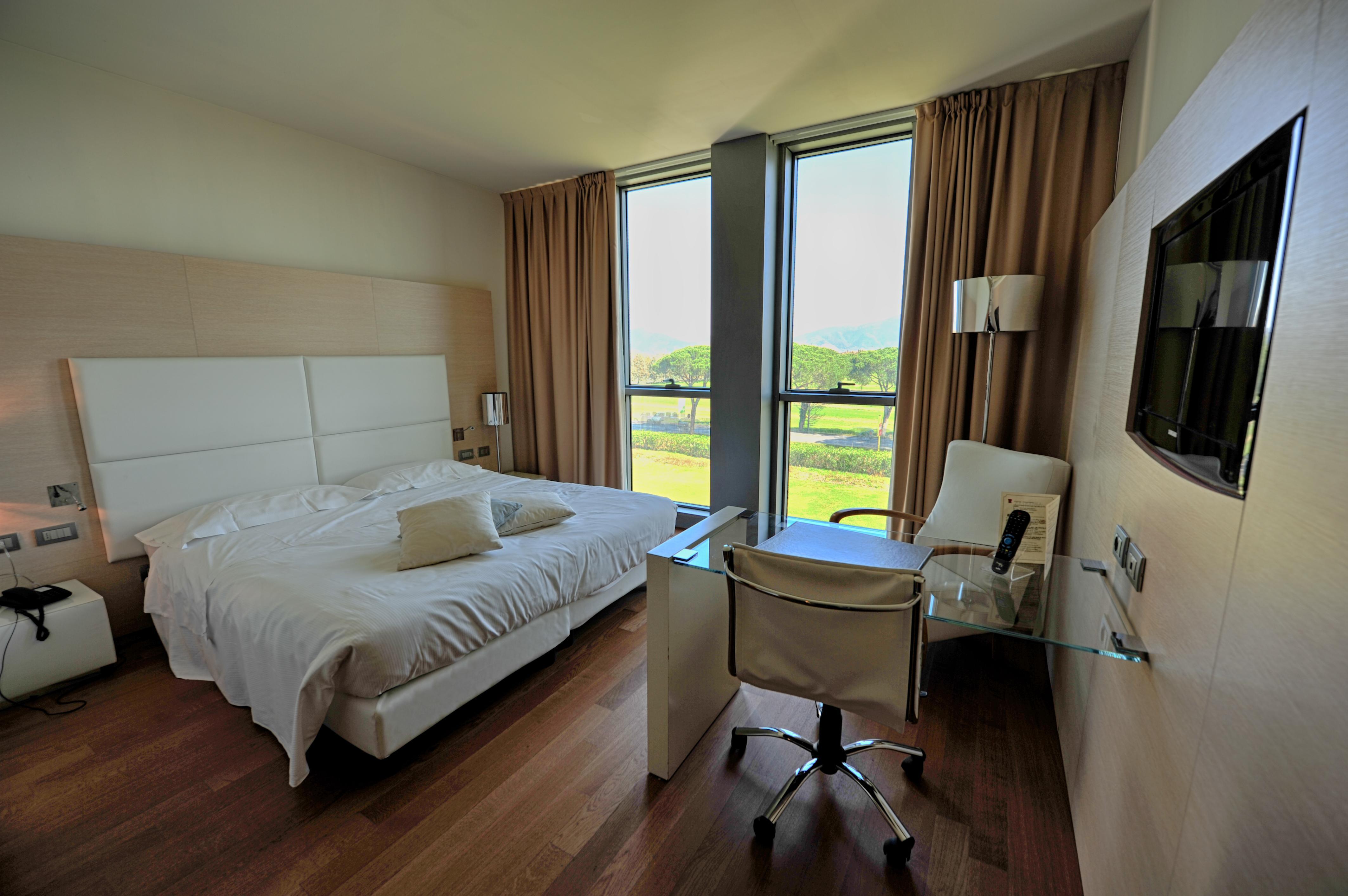 Pisa Tower Plaza Otel Dış mekan fotoğraf A room at the hotel