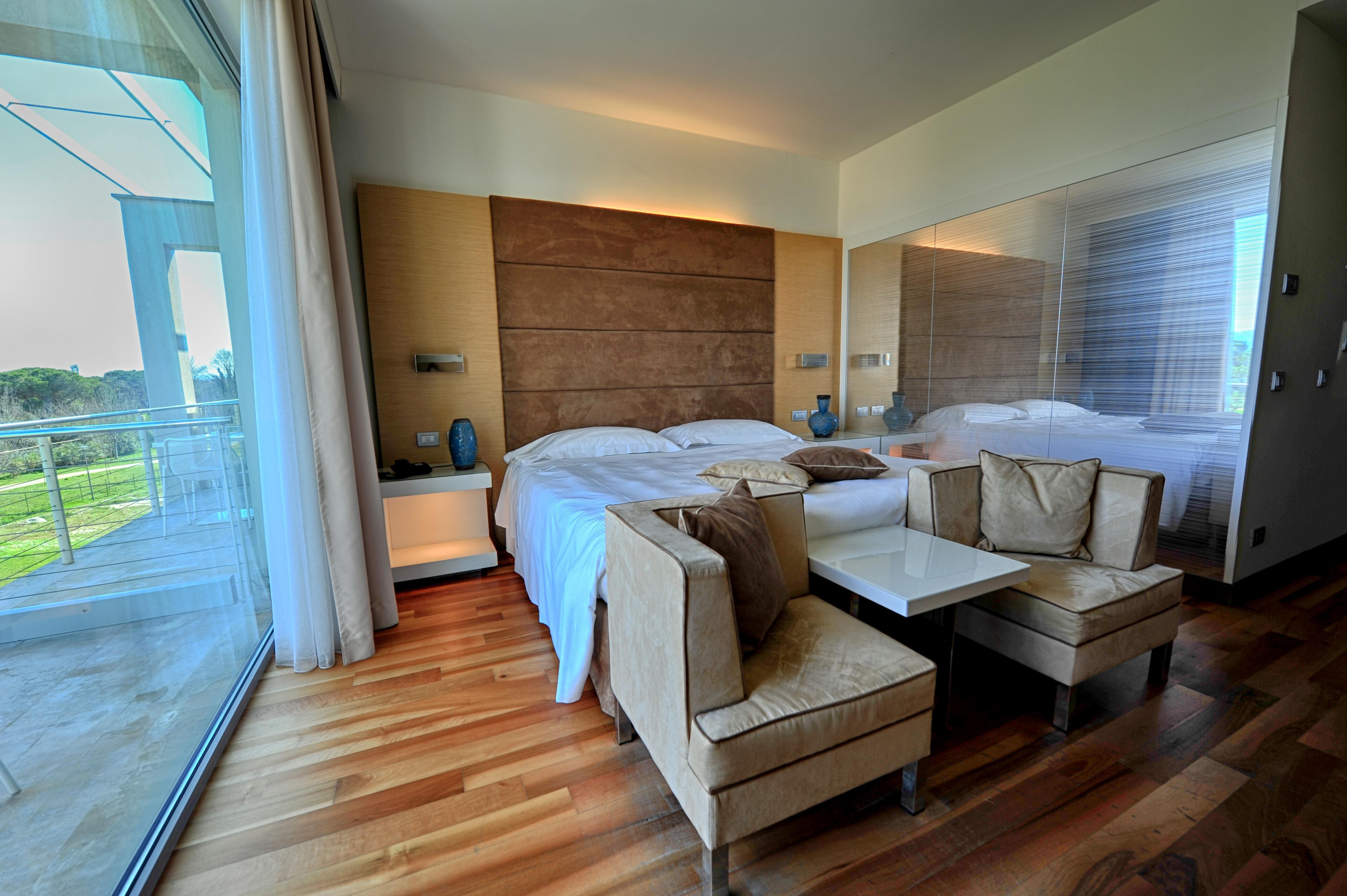 Pisa Tower Plaza Otel Dış mekan fotoğraf A room at the hotel