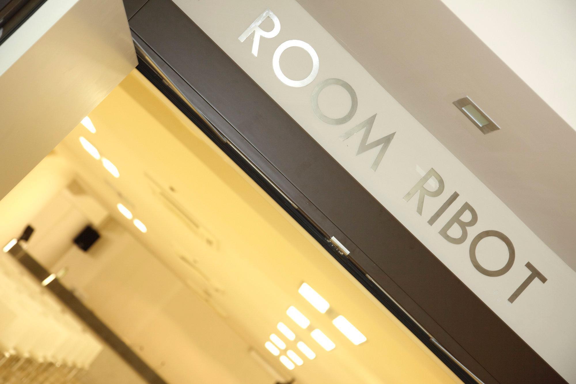 Pisa Tower Plaza Otel Dış mekan fotoğraf Room Robot