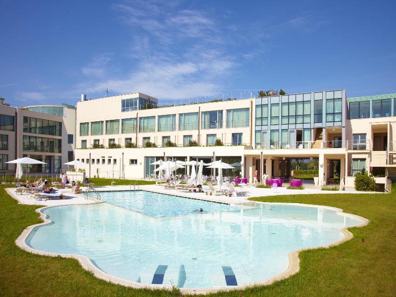 Pisa Tower Plaza Otel Dış mekan fotoğraf The hotel's swimming pool