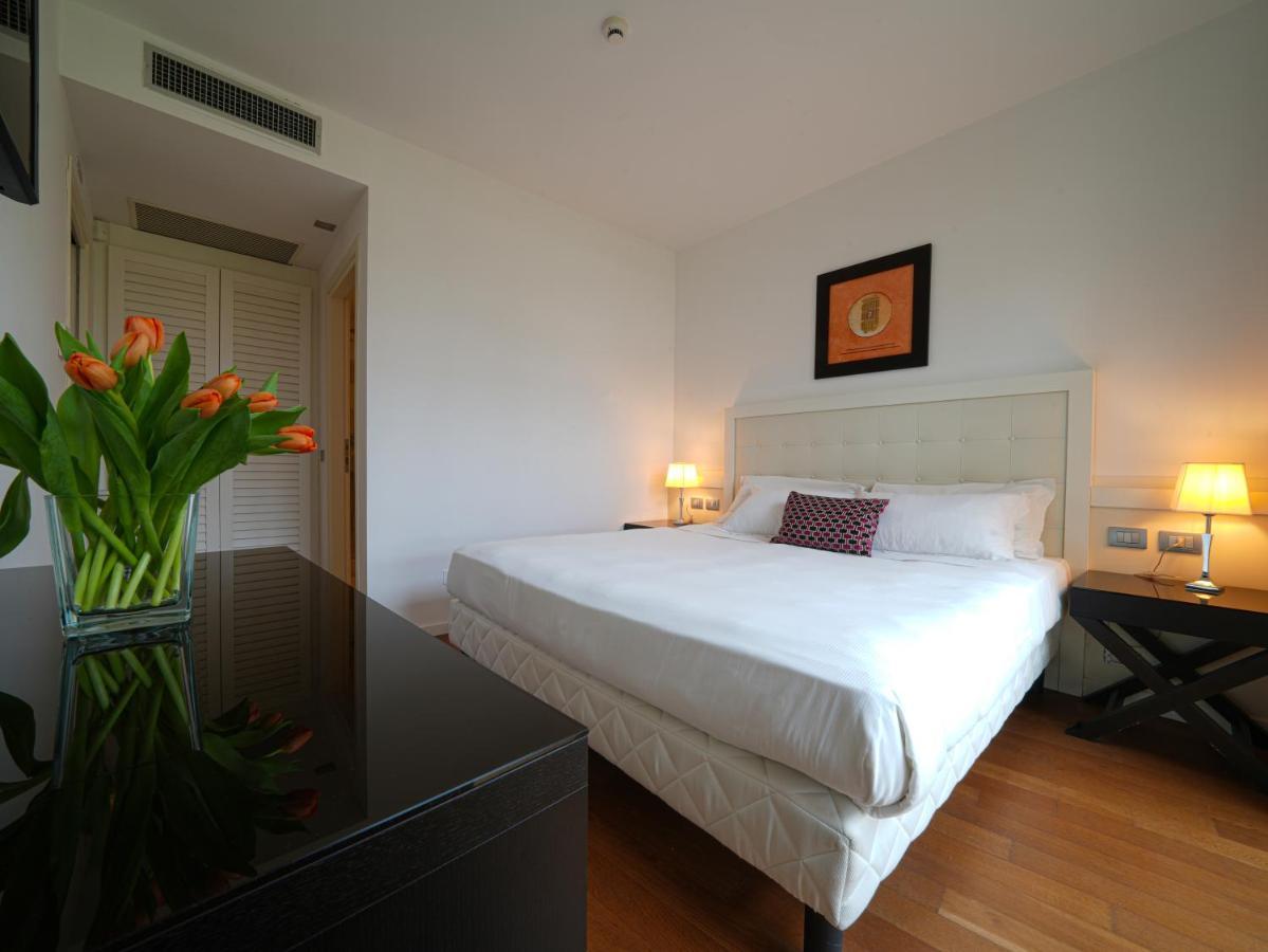 Pisa Tower Plaza Otel Dış mekan fotoğraf A bedroom at the hotel