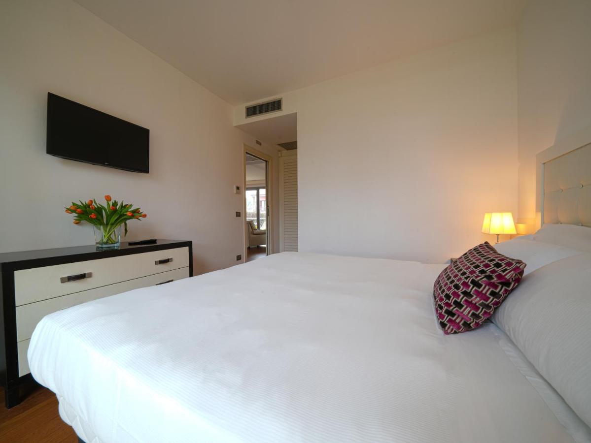Pisa Tower Plaza Otel Dış mekan fotoğraf A bedroom at the hotel