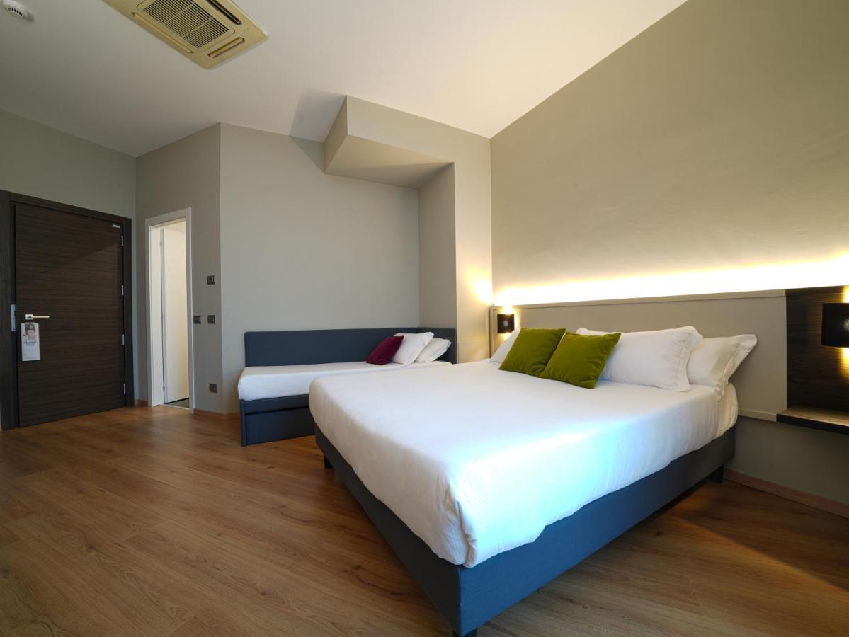 Pisa Tower Plaza Otel Dış mekan fotoğraf A room at the hotel