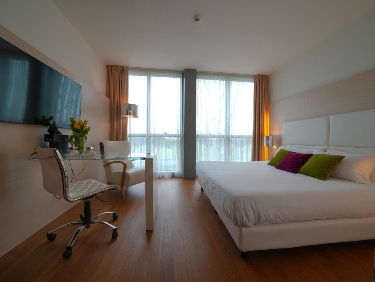 Pisa Tower Plaza Otel Dış mekan fotoğraf A typical room at the hotel