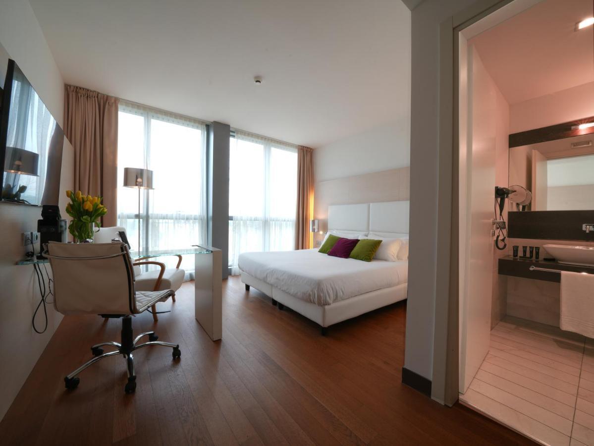 Pisa Tower Plaza Otel Dış mekan fotoğraf A typical room at the hotel