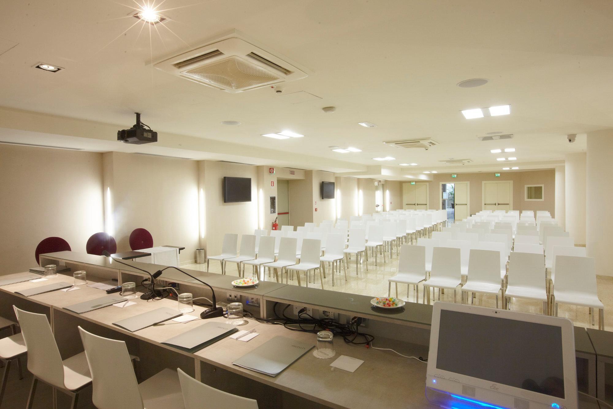 Pisa Tower Plaza Otel Dış mekan fotoğraf The conference room